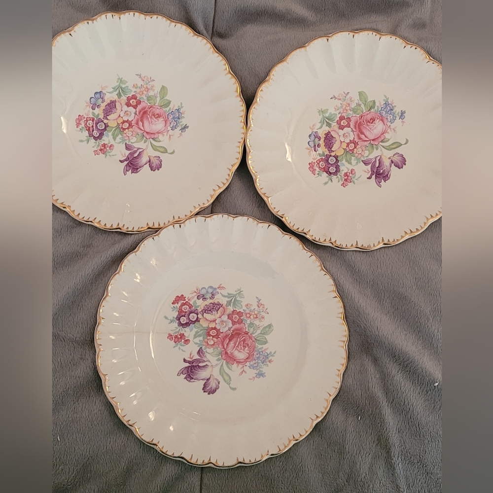 Vintage Leigh Ware gold trimmed dessert plates